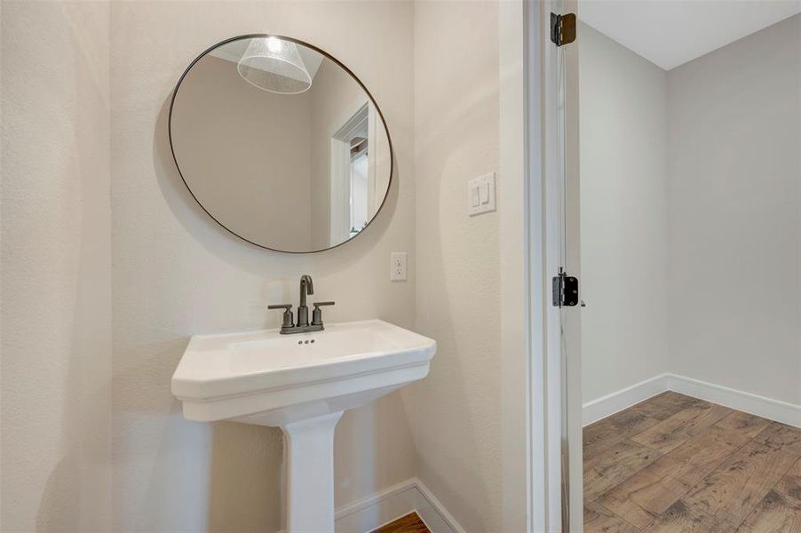 Furnished interior view inside a new home in Elevon, Lavon (Image 19).