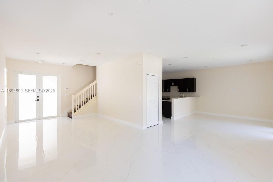 Spacious, unfurnished interior of a new home in , Tamarac (Image 48).