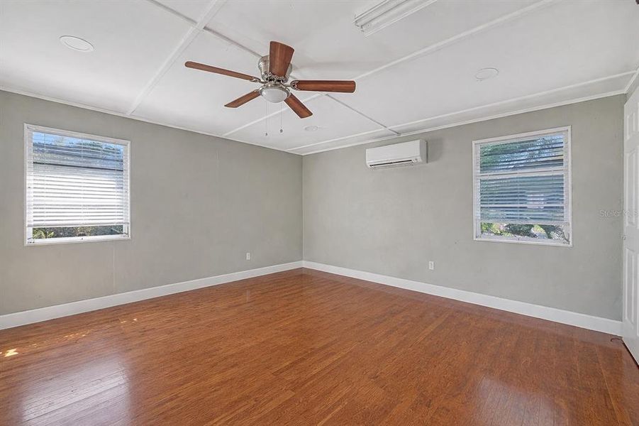 Spacious, unfurnished interior of a new home in , Sarasota (Image 57).