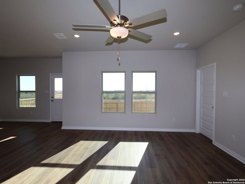 Spacious, unfurnished interior of a new home in Paloma Park, Converse (Image 33). Spacious, unfurnished interior of a new home in Paloma Park, Converse (Image 33).