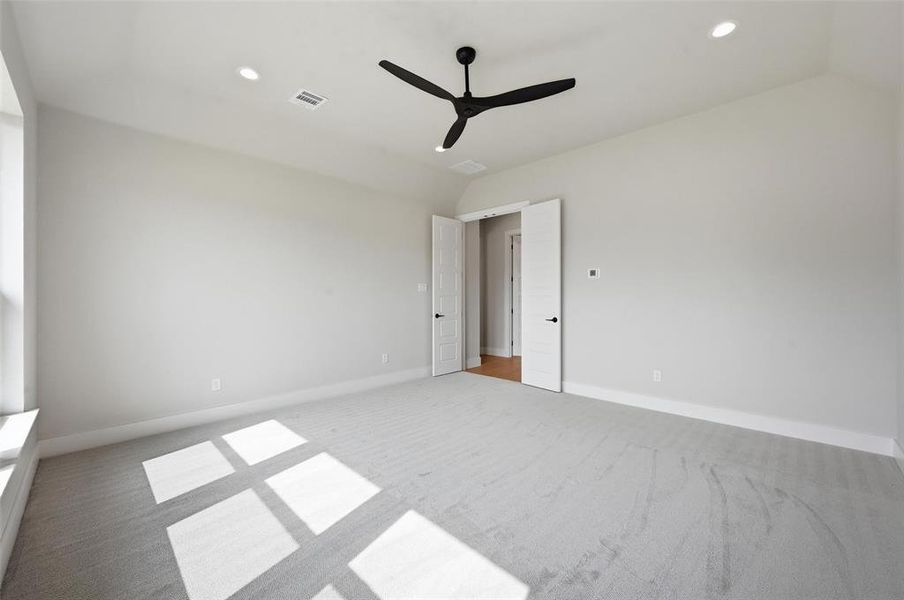 Spacious, unfurnished interior of a new home in Aledo Heights - Aledo ISD, Annetta South (Image 34).