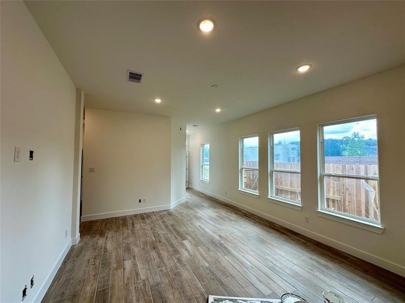 Spacious, unfurnished interior of a new home in Evergreen, Conroe (Image 7). Spacious, unfurnished interior of a new home in Evergreen, Conroe (Image 7).
