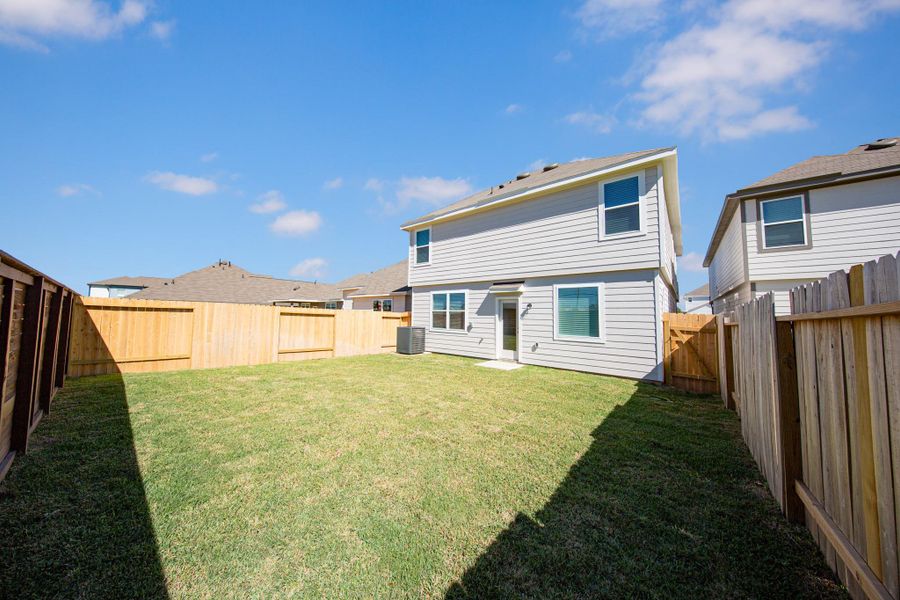 Exterior details and patio area of a home in Bammel Oaks, Houston (Image 3).