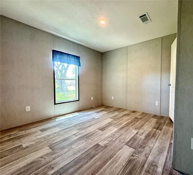 Spacious, unfurnished interior of a new home in , Lakeland (Image 14).