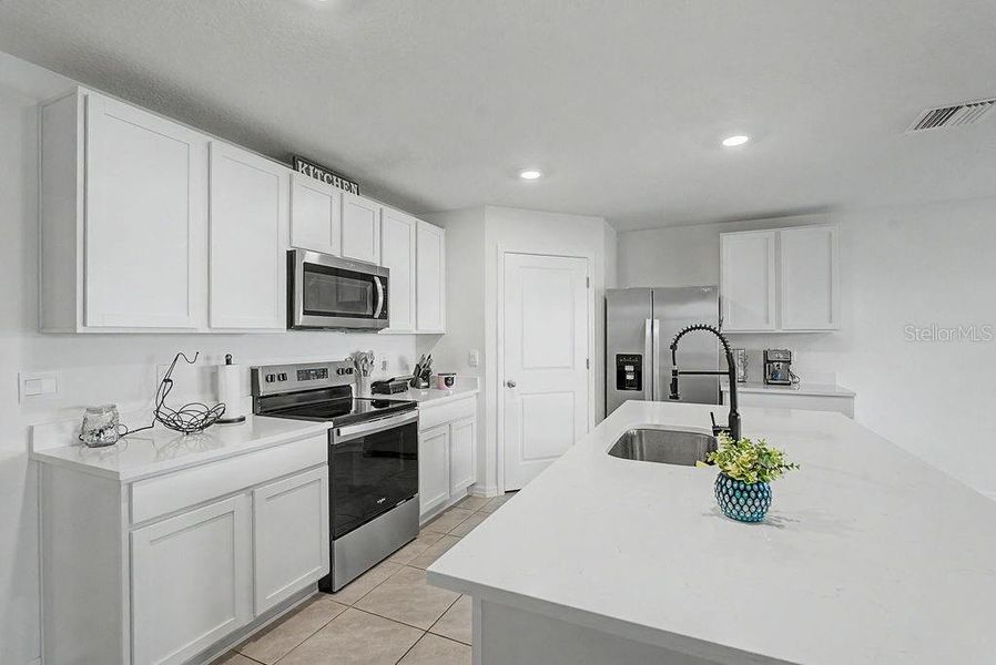 Furnished interior view inside a new home in , Alachua (Image 17).