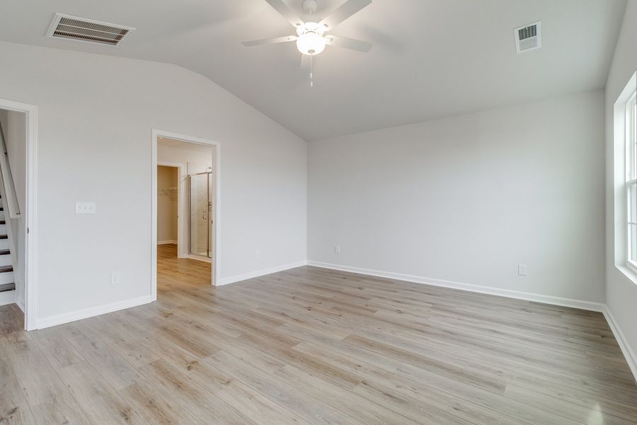 Spacious, unfurnished interior of a new home in Winston Point, Gilbert (Image 22).