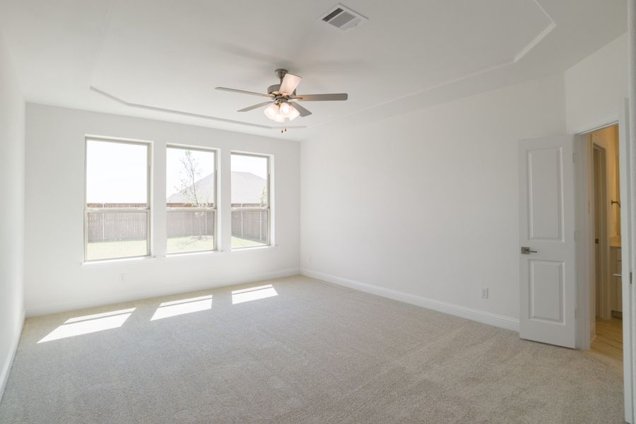 Spacious, unfurnished interior of a new home in Enclave at Legacy Hills, Celina (Image 29).