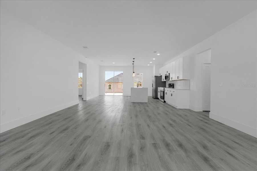 Spacious, unfurnished interior of a new home in , Ocala (Image 25).