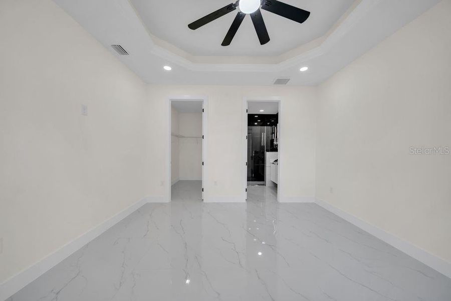 Spacious, unfurnished interior of a new home in , Lehigh Acres (Image 16).