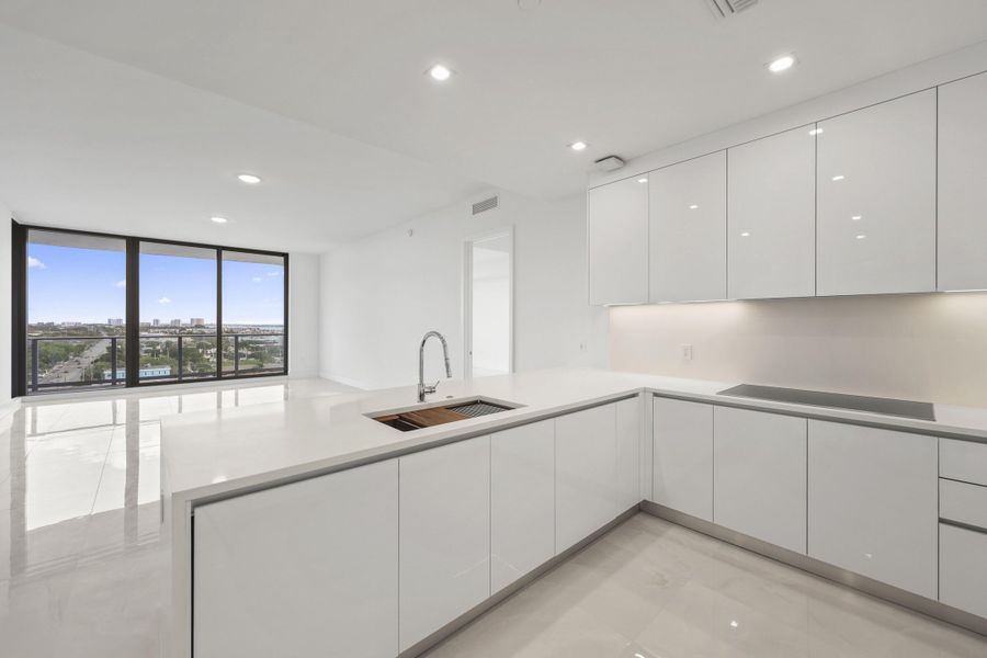 220 Lake Shore Drive - 12.jpg-FULL