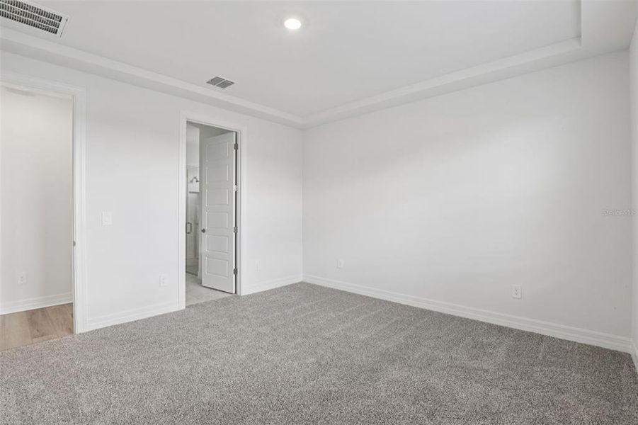 Spacious, unfurnished interior of a new home in , Punta Gorda (Image 24).