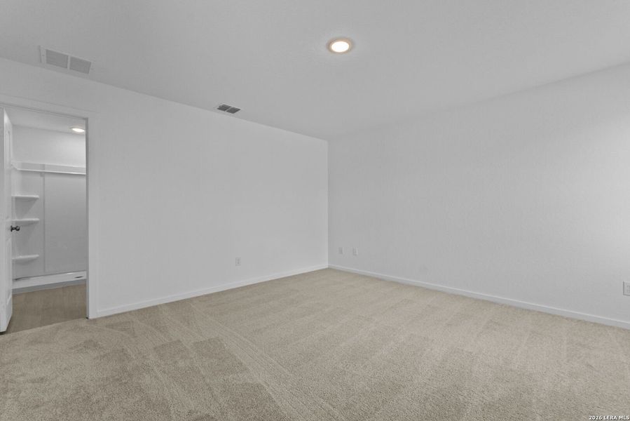 Spacious, unfurnished interior of a new home in Higdon Crossing, San Antonio (Image 19).