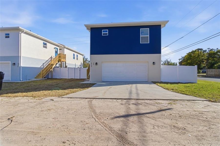 Exterior details and patio area of a home in , St. Petersburg (Image 31).