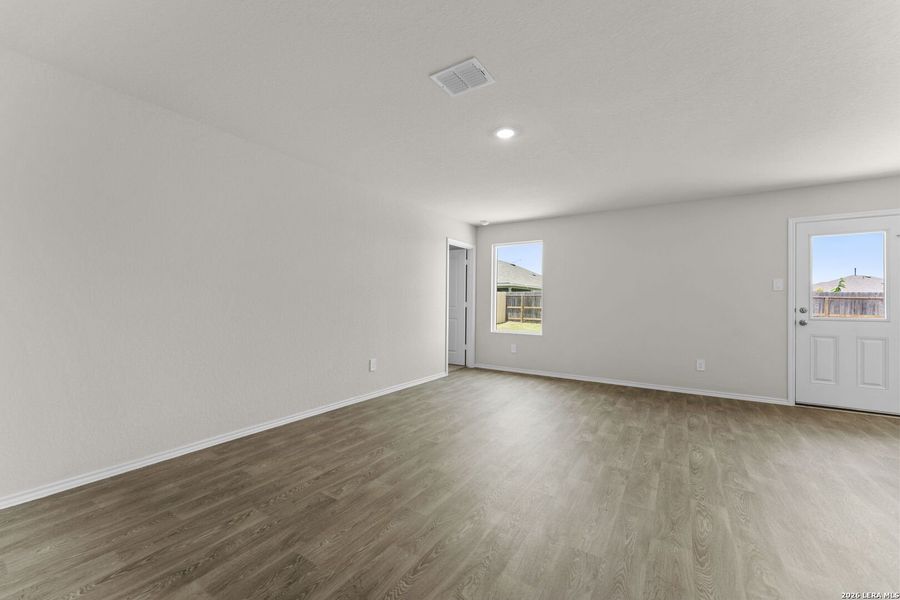Spacious, unfurnished interior of a new home in Navarro Fields, Seguin (Image 28).