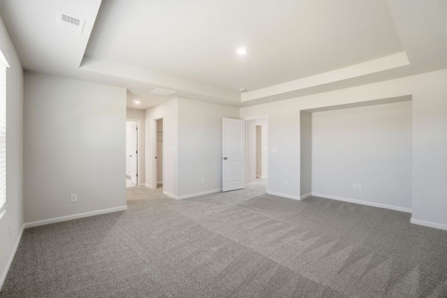 Spacious, unfurnished interior of a new home in Waxhaw Landing, Monroe (Image 25).