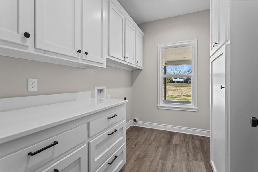 Furnished interior view inside a new home in , Grapeland (Image 13).