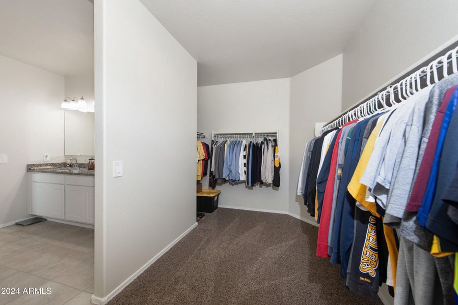 24-Master walk in closet