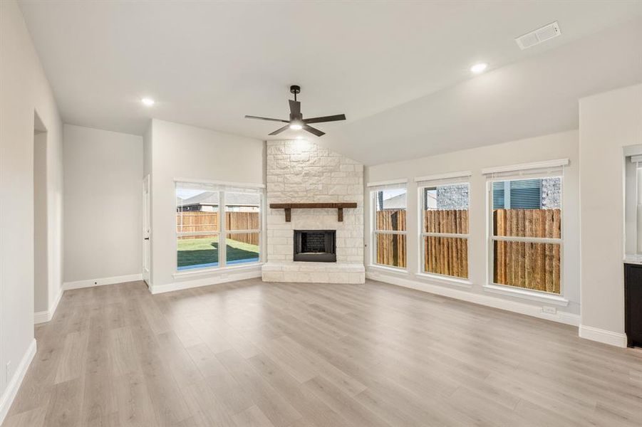 Spacious, unfurnished interior of a new home in Star Ranch Classic 50, Godley (Image 24).