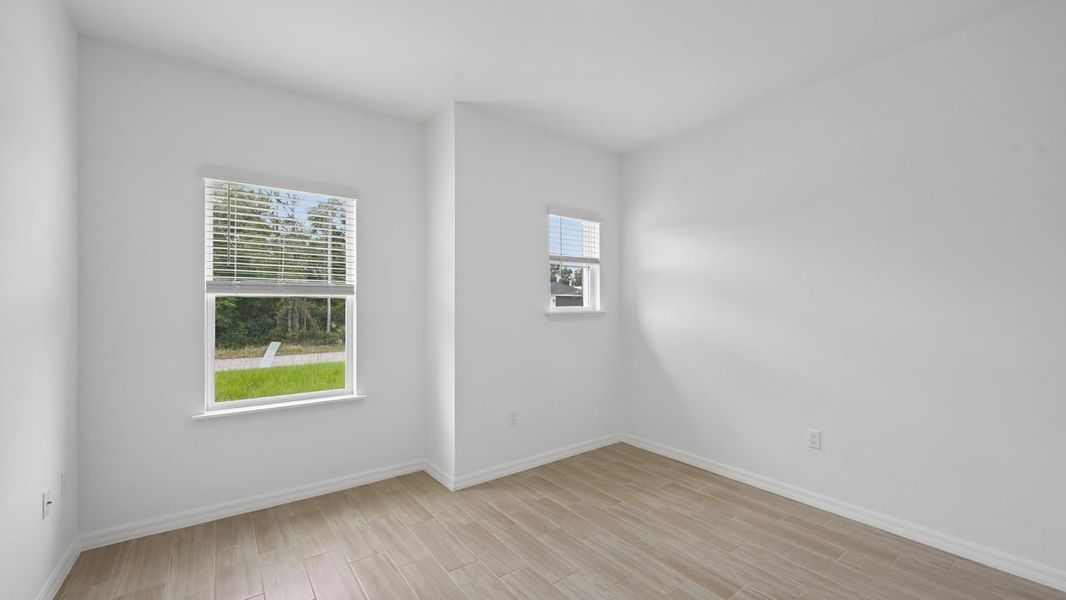 Spacious, unfurnished interior of a new home in Port Charlotte, Port Charlotte (Image 36).