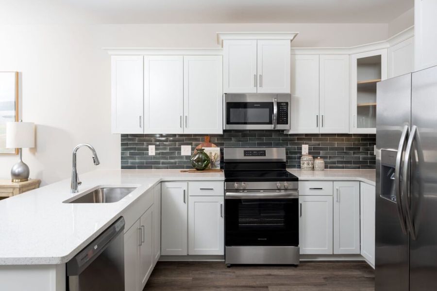 Representative furnished interior of a home built from the Naples by Stevens Fine Homes in River Tide Farms, Bolivia (Image 9).