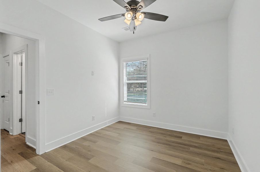 Spacious, unfurnished interior of a new home in , Walterboro (Image 24).