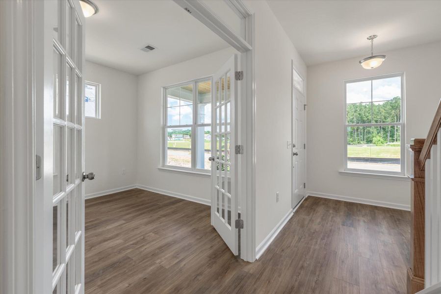 Spacious, unfurnished interior of a new home in Oakley Pointe, Moncks Corner (Image 29).