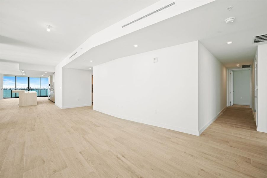 Spacious, unfurnished interior of a new home in , Pompano Beach (Image 20).