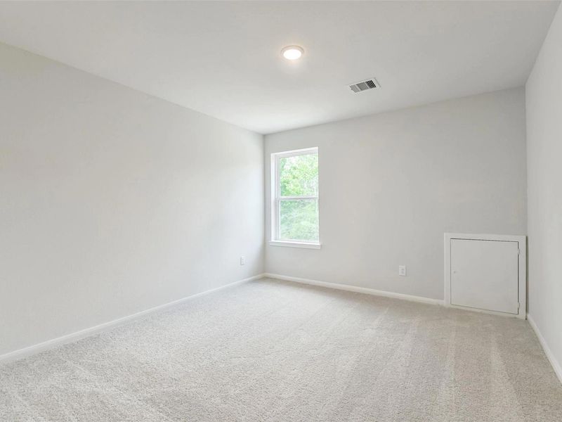 Spacious, unfurnished interior of a new home in Caney Creek Place, Conroe (Image 33).