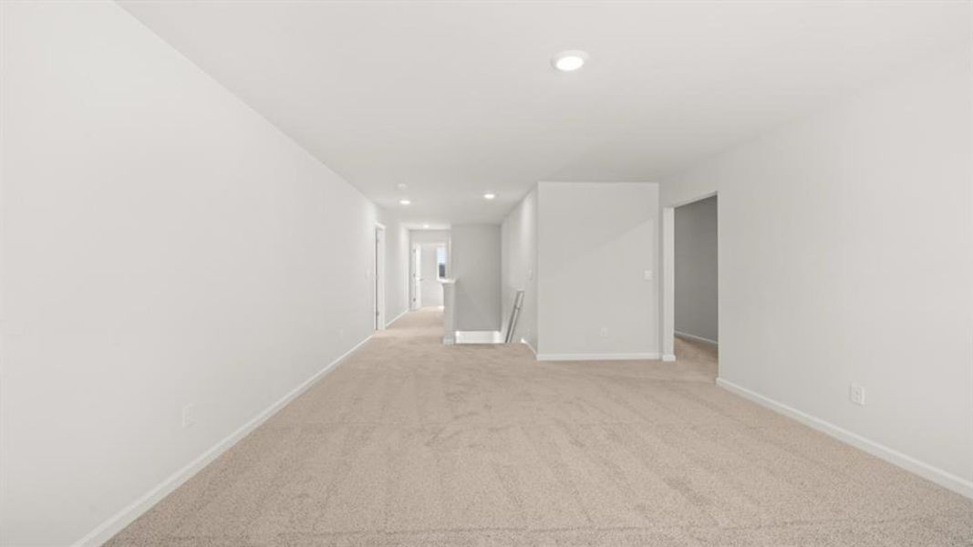 Spacious, unfurnished interior of a new home in Thompson Ridge, Dallas (Image 29).