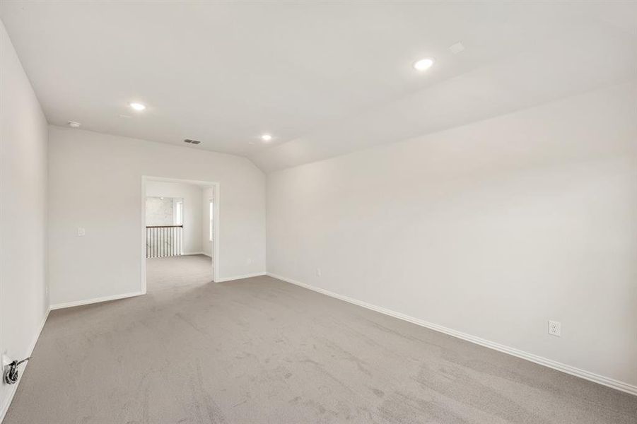 Spacious, unfurnished interior of a new home in Sonoma Verde, McLendon-Chisholm (Image 36).