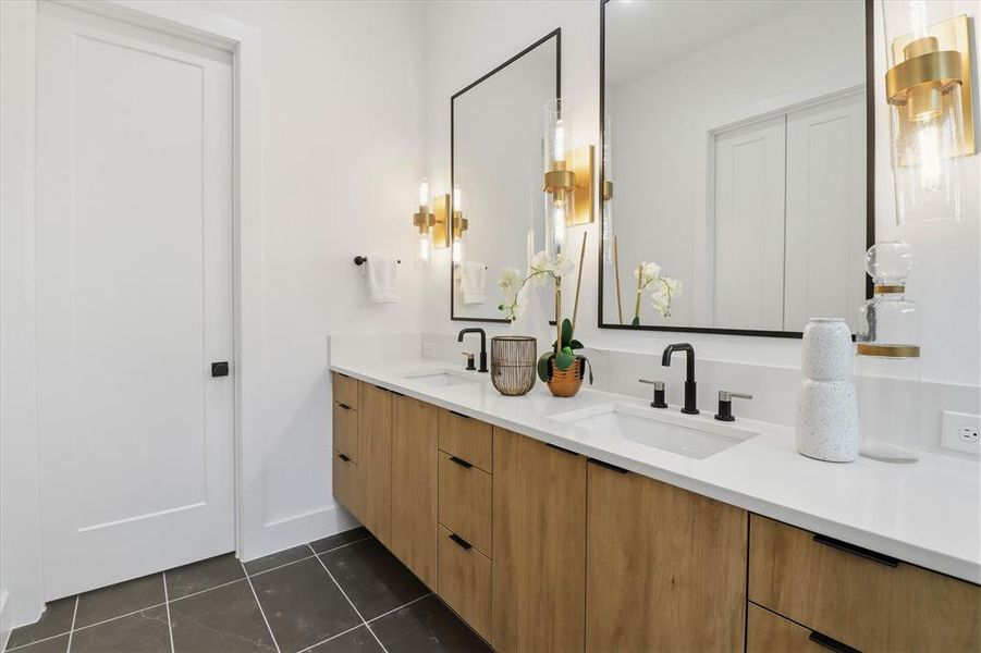 Furnished interior view inside a new home in , Dallas (Image 10).