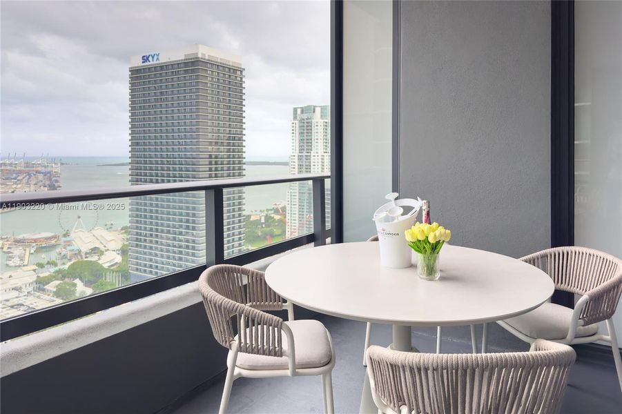 Exterior details and patio area of a home in , Miami (Image 25).