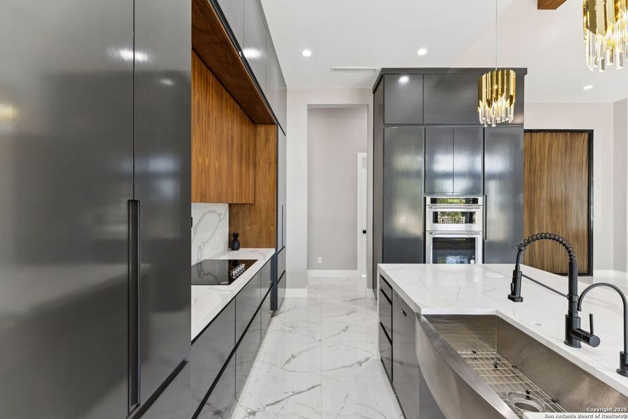 Furnished interior view inside a new home in , La Vernia (Image 37).