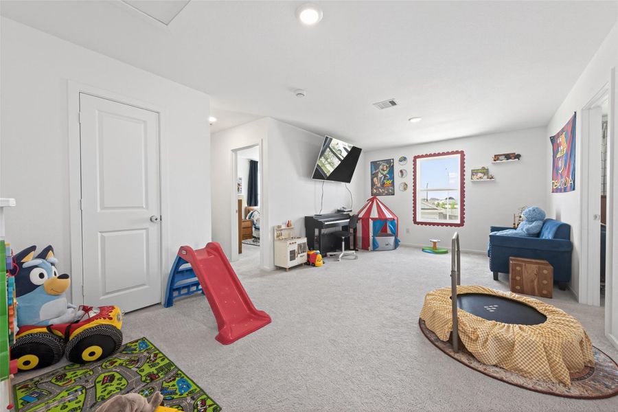 Furnished interior view inside a new home in Anniston, Katy (Image 11).