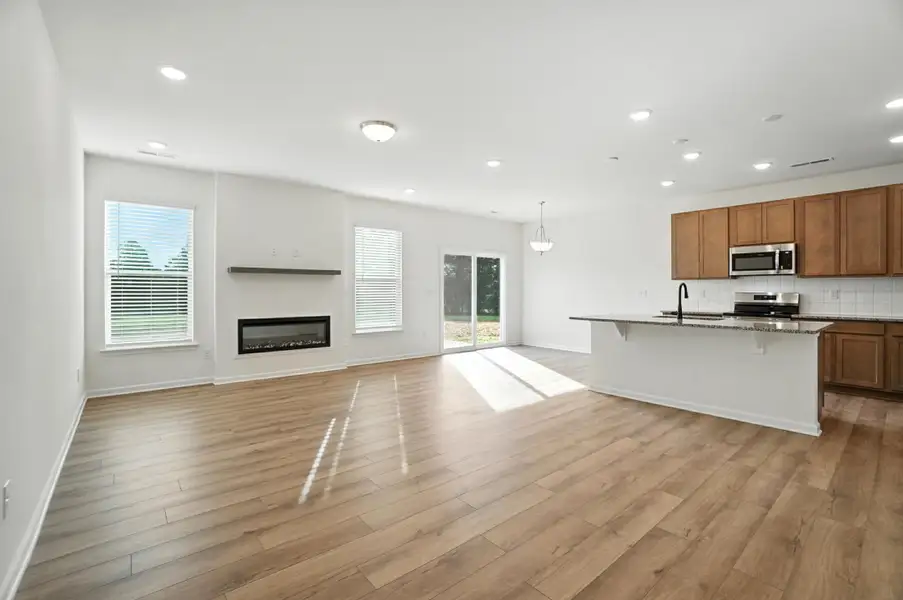 Spacious, unfurnished interior of a new home in Parker's Preserve, Ridgeville (Image 8).