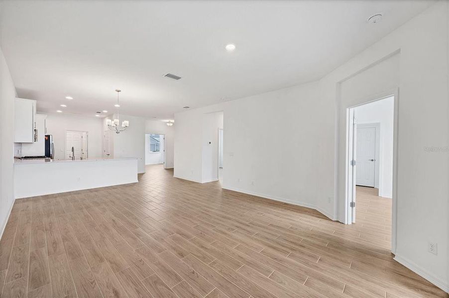 Spacious, unfurnished interior of a new home in Sweetwater at Lakewood Ranch, Bradenton (Image 37).