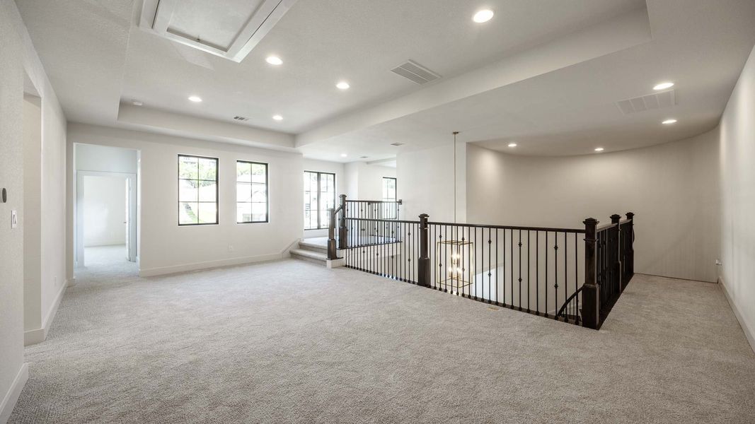 Spacious, unfurnished interior of a new home in Palmera Ridge 70', Leander (Image 8).