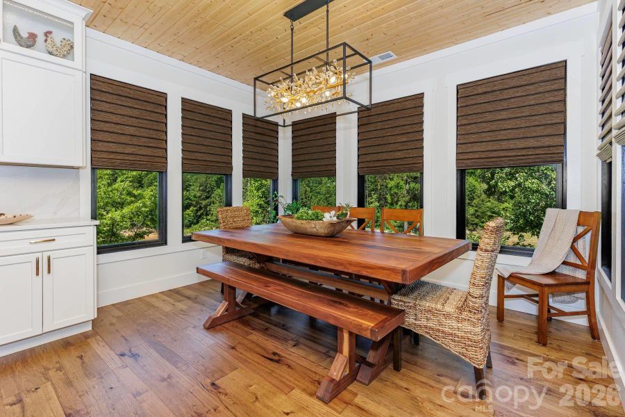 Breakfast Nook/Dining