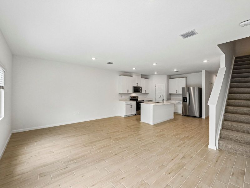 Spacious, unfurnished interior of a new home in Meritage Homes at Central Park, Port St. Lucie (Image 12).