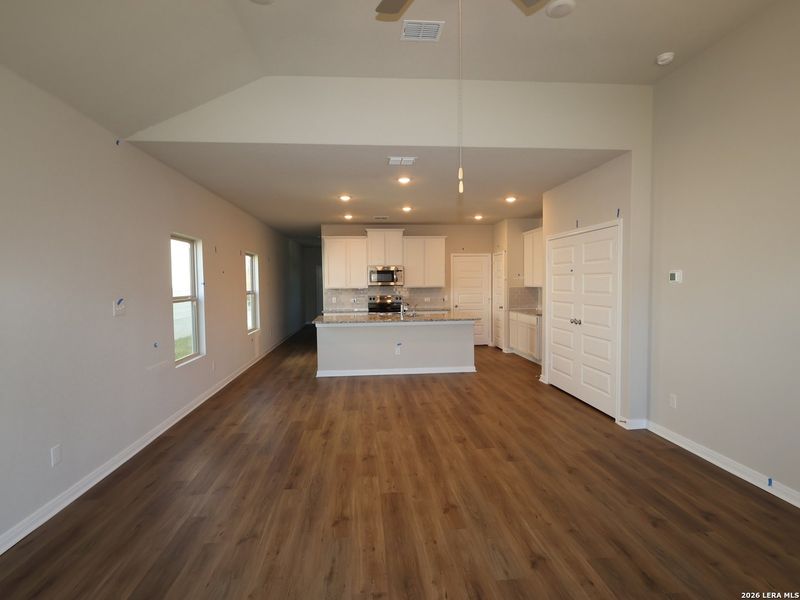 Spacious, unfurnished interior of a new home in Paloma Park, Converse (Image 16).