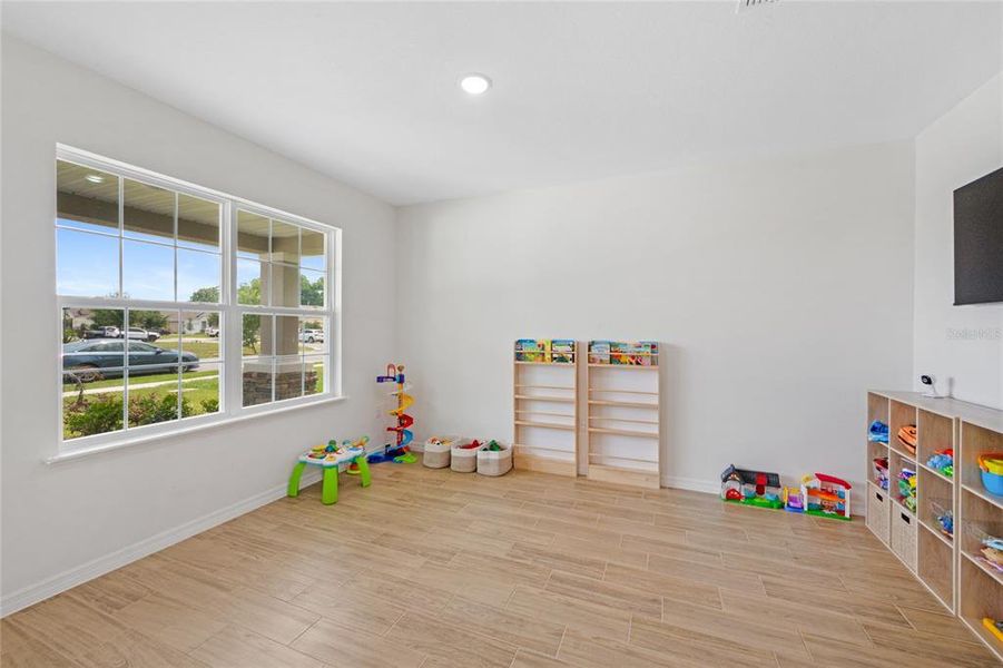 Spacious, unfurnished interior of a new home in Bradford Ridge, Leesburg (Image 23).