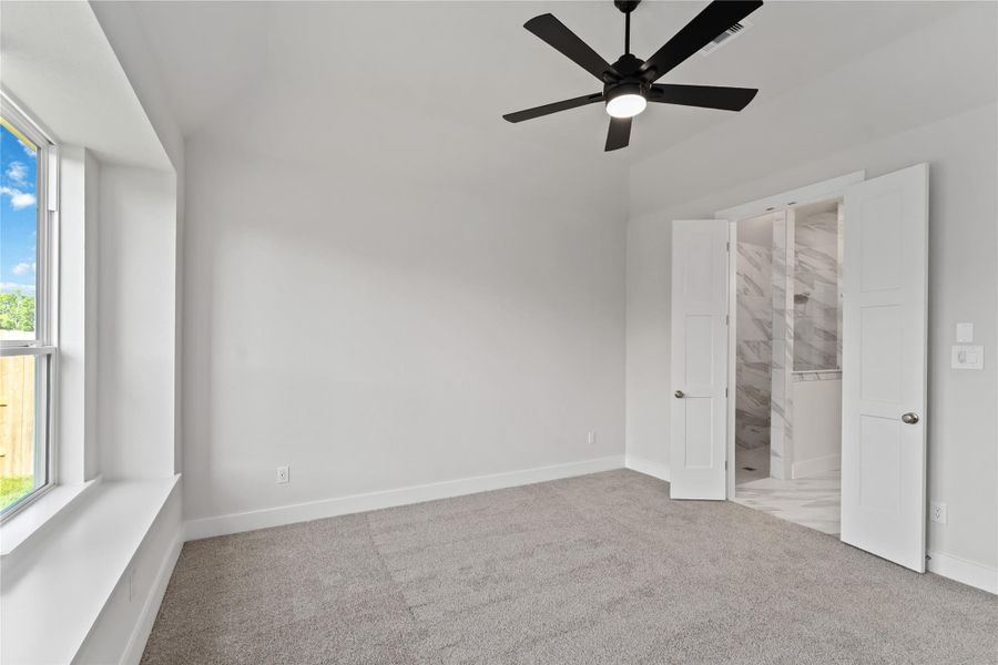 Spacious, unfurnished interior of a new home in Ellwood, Iowa Colony (Image 14).