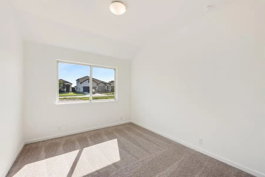 Spacious, unfurnished interior of a new home in Bear Creek Elements, Lavon (Image 35).