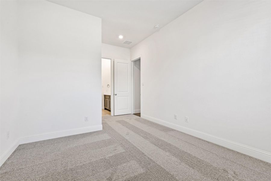 Spacious, unfurnished interior of a new home in , Manvel (Image 30).