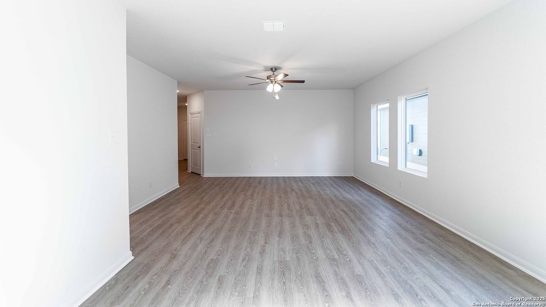 Spacious, unfurnished interior of a new home in Katzer Ranch, Converse (Image 6).