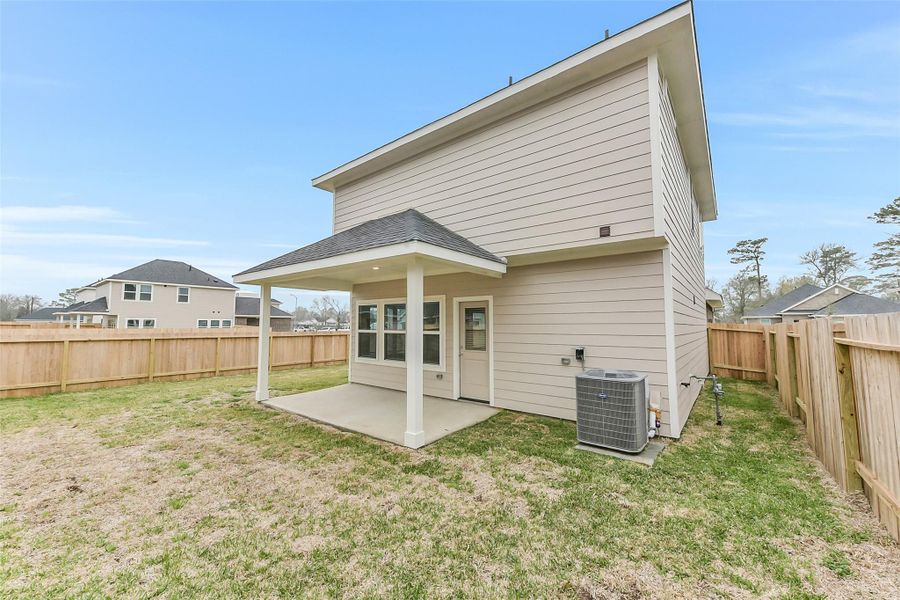 Exterior details and patio area of a home in King Oaks Village, Baytown (Image 24).
