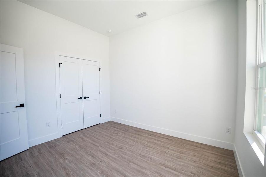 Spacious, unfurnished interior of a new home in , Tampa (Image 24).