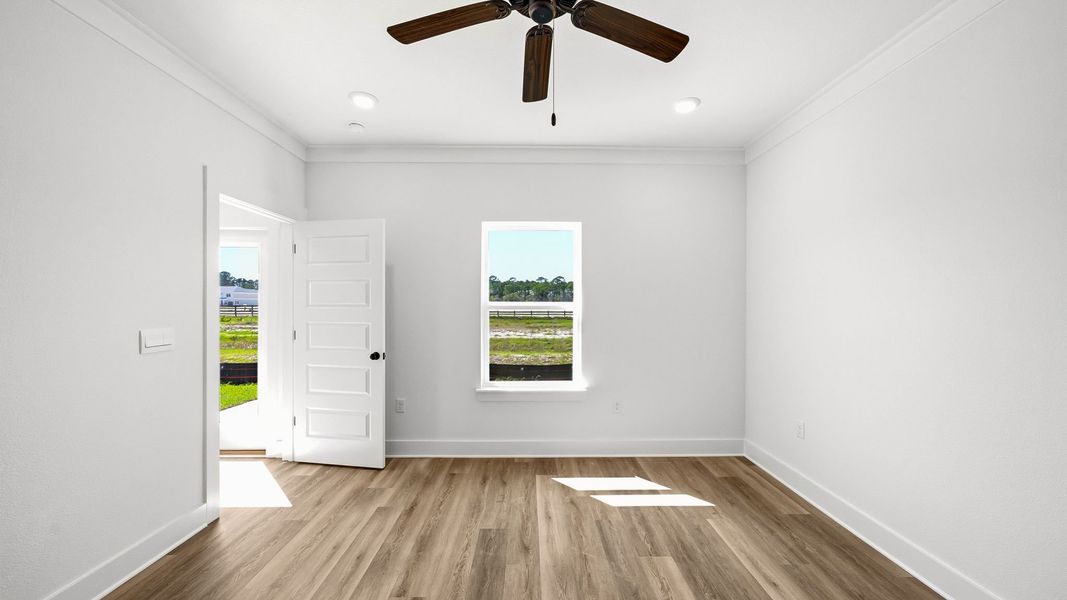 Spacious, unfurnished interior of a new home in Colonial East, Panama City Beach (Image 14).