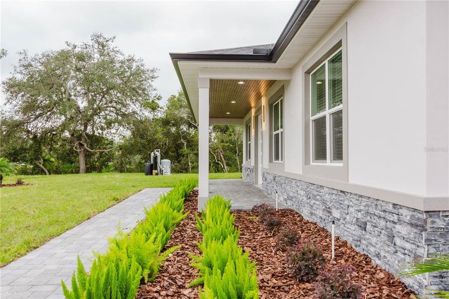 Exterior details and patio area of a home in , Eustis (Image 4).