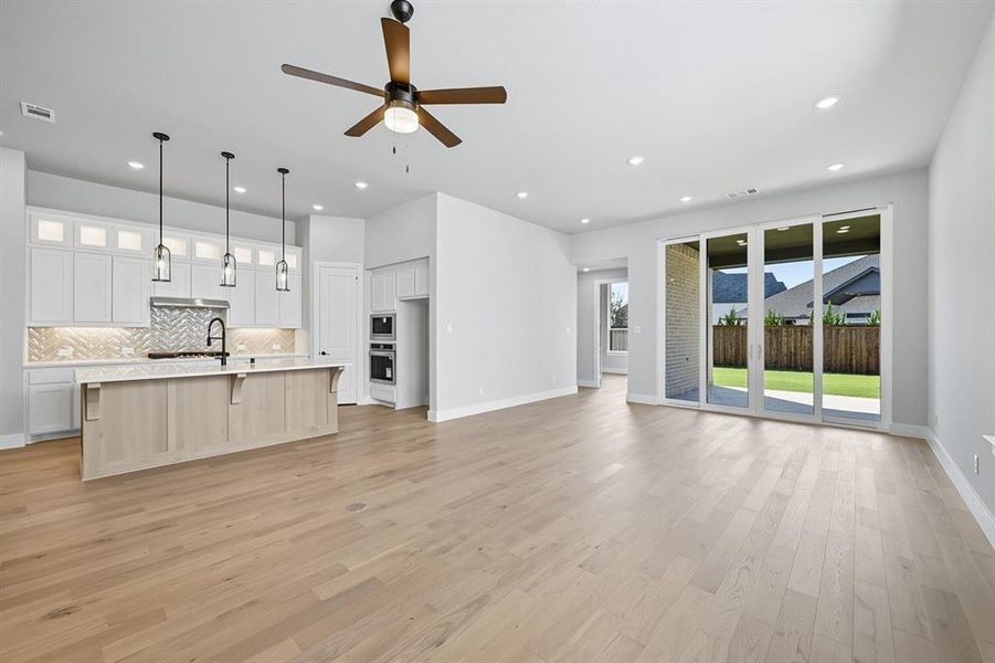 Spacious, unfurnished interior of a new home in Trinity Falls, McKinney (Image 12). Spacious, unfurnished interior of a new home in Trinity Falls, McKinney (Image 12).